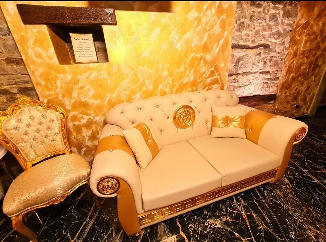 Suite Botticelli Albavilla Love hotel